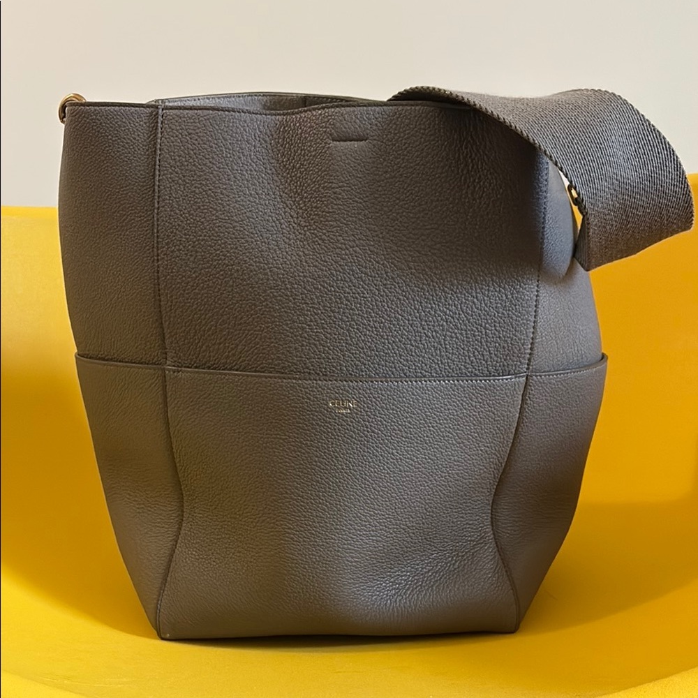 *SOLD* Nearly new Celine Seau Sangle in taupe // with dust bag